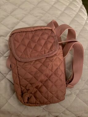 NWOT Mytagalongs Dusty Rose Quilted Phone Cross-Body Bag